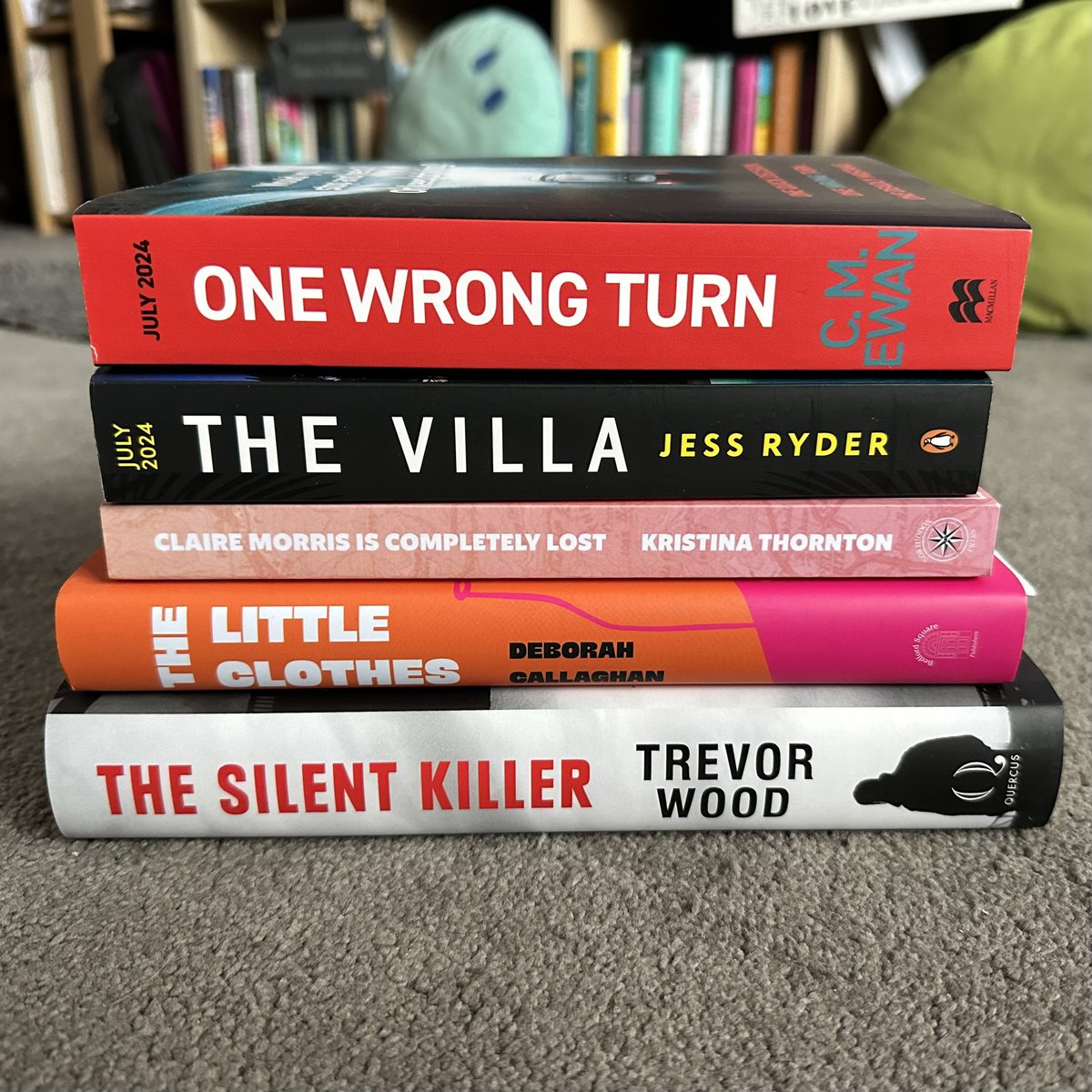 shonaholmes23's tweet image. Have Jury Service coming up so naturally I’m getting my priorities right by deciding which books to take!📚

Have been told there might be a lot of waiting around so obviously need to make sure I am prepared with enough reading material!🤣

#SundayStack #BookTwitter #BookBlogger