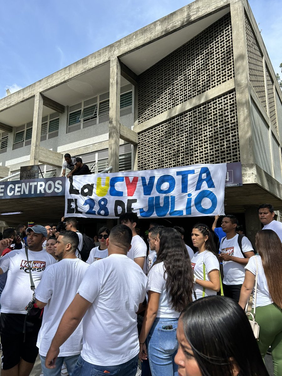 JovenesPr1meroJ's tweet photo. Por si no quedó claro que los UCVIstas siguen venciendo la sombra. 

@VictorRagoA https://t.co/WwBhly3N8T