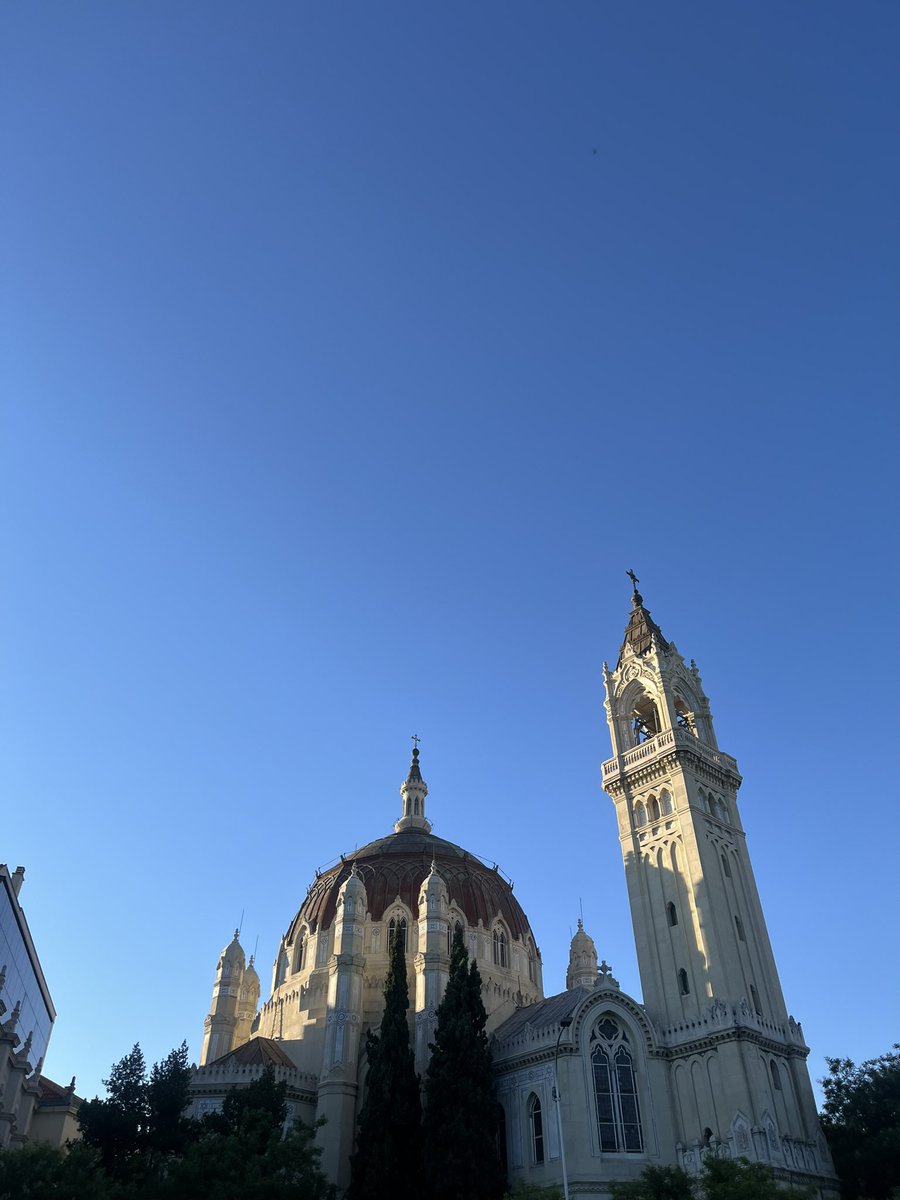 Gabrielecognata's tweet photo. Madrid!!!! Mi iglesia favorita de TODA la capital! Es preciosa https://t.co/mOZDHo6oAK