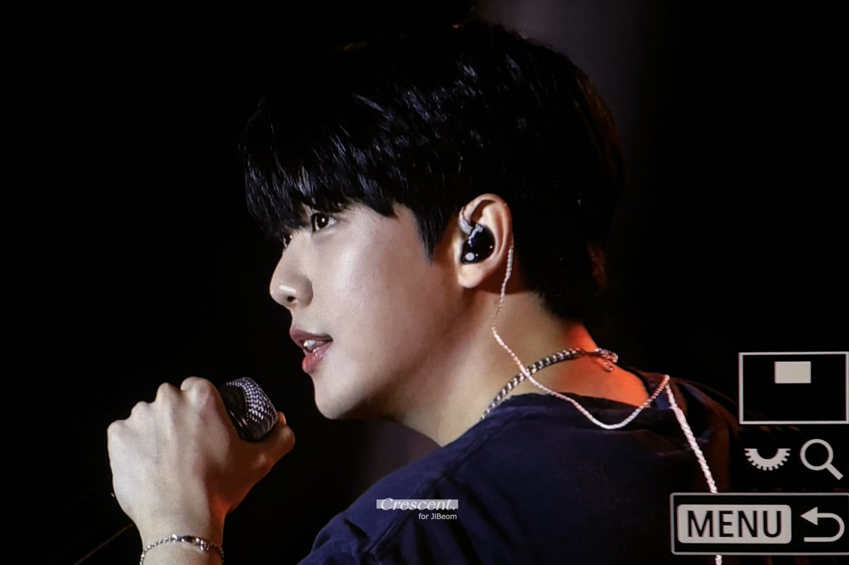 crescent9923's tweet photo. 240714 K-MUSIC FESTIVAL
와 얼굴이 진짜 미쳤다( ´▽｀)
역시 머리 자르길 잘했네👍
#골든차일드 #지범 https://t.co/7eu8rxvkfD