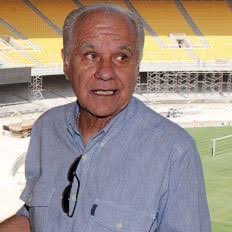 Bom dia! Em nome de nosso pai, comunicamos aos amigos que a cirurgia de reparação da fratura do fêmur e quadril  terminou. Sucesso! Preocupava muito pela idade dele. Mas o velho é forte. Agora é se recuperar! Muito obrigado pelo carinho! Abraço