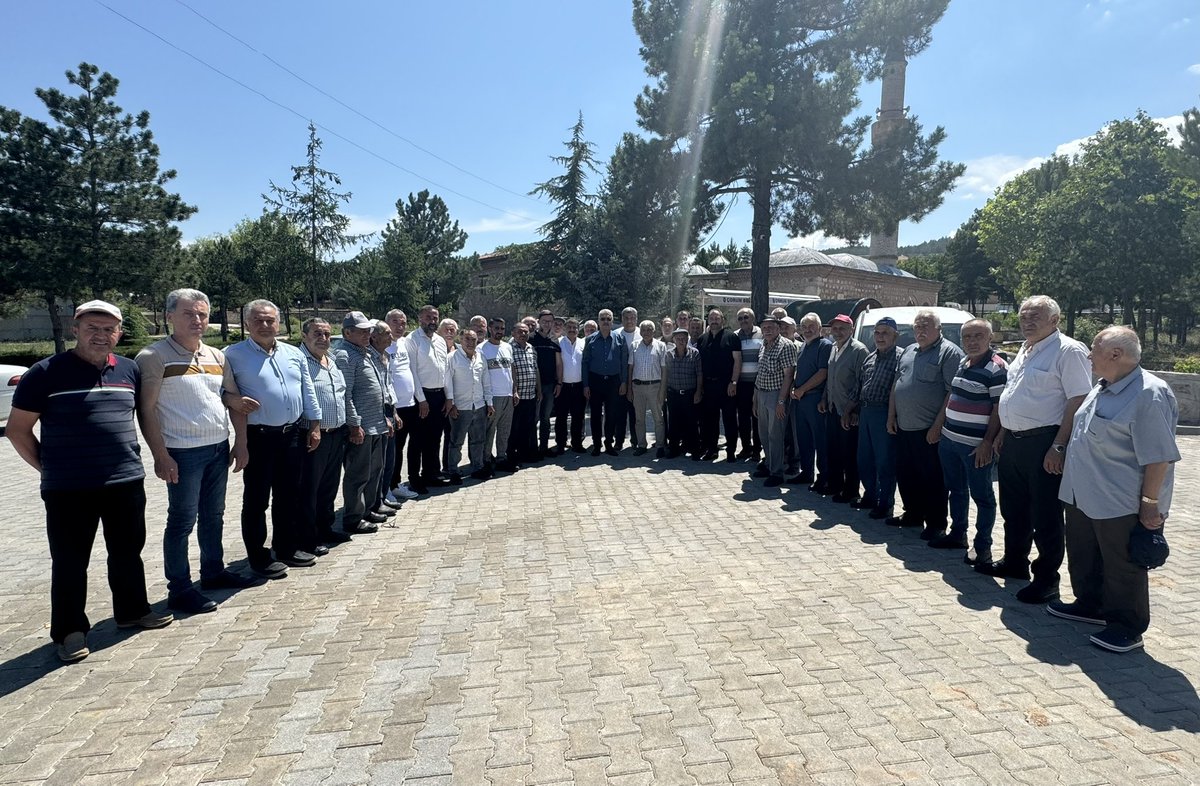 bir kez daha vurgulamak istiyorum.

BİZ, HER DAİM HEMŞEHRİLERİMİZLE OLAN KONULARIN TAKİPÇİSİYİZ VE BU KONULARDA SOMUT ADIMLAR ATIYORUZ.

Ziyaretimiz sırasında köy muhtarlarımızın taleplerini dinleyip, sorunları tek tek not aldık. Bu taleplerin ve sorunların çözümü için elimizden