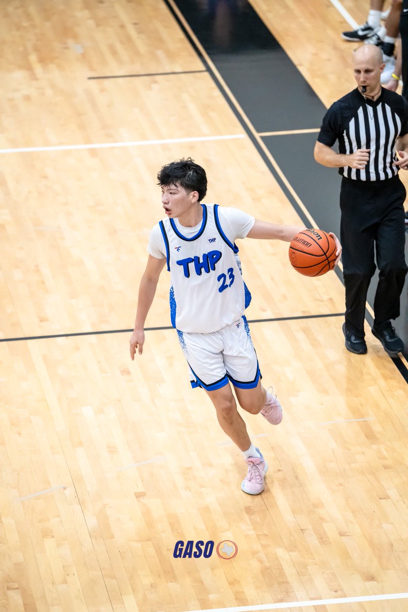 TexasHoopsGASO's tweet photo. #GASO Summer Championships ☀️

Consolation Bracket - Final 4️⃣’s

Survive & Advance ⬇️

@imperialtxhoops 📸

Courtland Sloan & Diego Hernandez’s scoring have them rolling into this morning’s semifinal matchup 

@TarHeel_Fam 📸

Their trio of scoring guards and strong rim protection from Jeremiah Crecelius has given them a shot to take home the consolation title 

@THPElite 📸

Michael Lu’s shooting and Max Filderman’s PG play have been huge parts of their run to the consolation Final Four

Rhythm Basketball 📸

The combo of Tre Clark and Corbin Crocker has been overwhelming at times during their last stretch of games.

Semifinal games both tip off at 11:10 at SWAC 👀

GASO Madness Final 4 ⬇️

@DockeryAcademy 

Douglas Freberg and Emiliano Henderson have been scoring it well all weekend to reach the GASO Madness semis

Texas Inferno

Jayden Broomfield has continued to be a stock riser this weekend and has helped his team to the consolation Final Four

@AthleticEliteB1 

Kenrick Davis & Marques Mahatha’s consistent production helped AE get out of a tough quad of the bracket to reach the semifinals 

@bombcitybsktbll 

Kaden Hooker has really impressed as a scorer with key contributions from Caden Armes to get into the Final Four 

GASO Madness consolation semis start at 12:15 at SWAC 👀