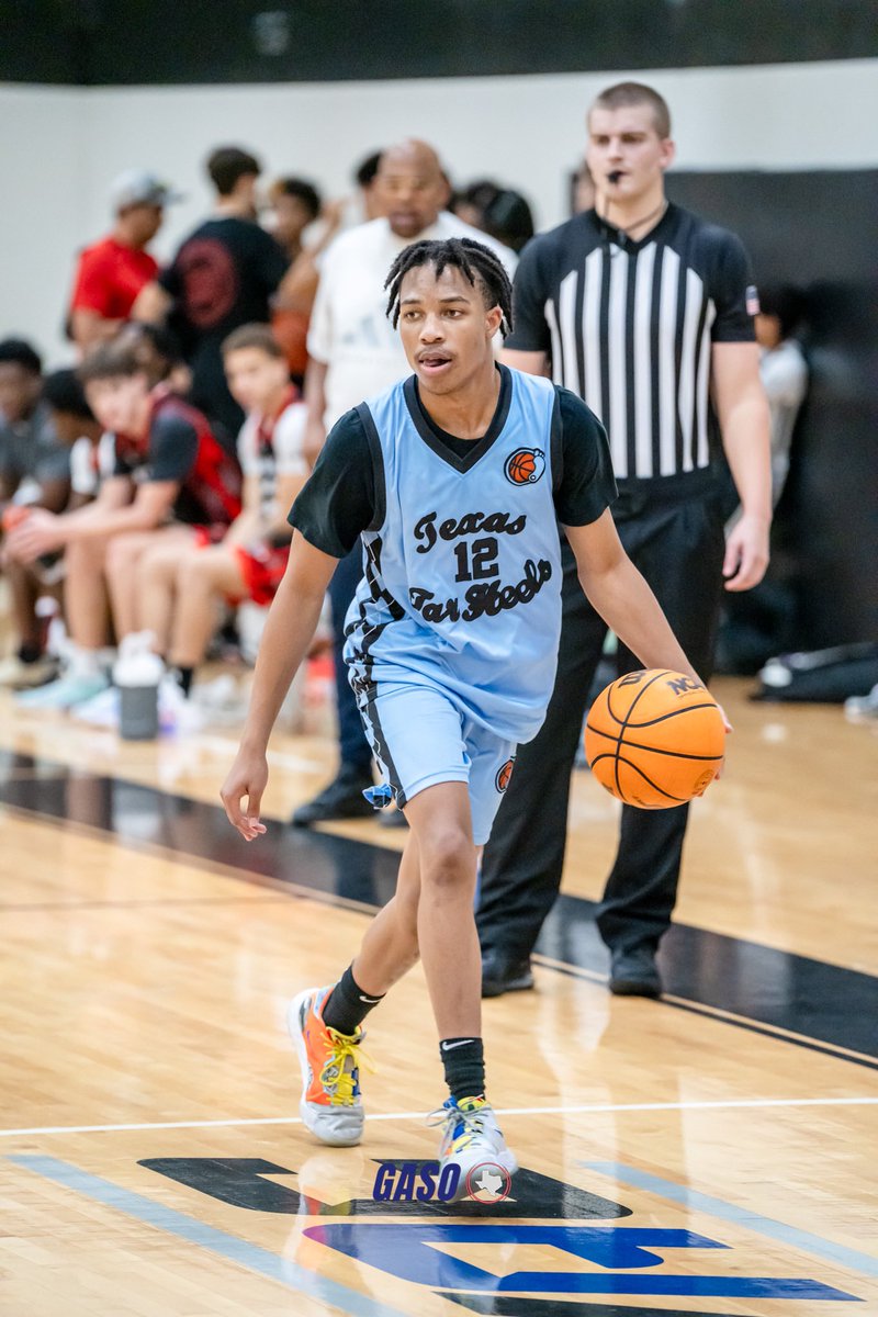 TexasHoopsGASO's tweet photo. #GASO Summer Championships ☀️

Consolation Bracket - Final 4️⃣’s

Survive & Advance ⬇️

@imperialtxhoops 📸

Courtland Sloan & Diego Hernandez’s scoring have them rolling into this morning’s semifinal matchup 

@TarHeel_Fam 📸

Their trio of scoring guards and strong rim protection from Jeremiah Crecelius has given them a shot to take home the consolation title 

@THPElite 📸

Michael Lu’s shooting and Max Filderman’s PG play have been huge parts of their run to the consolation Final Four

Rhythm Basketball 📸

The combo of Tre Clark and Corbin Crocker has been overwhelming at times during their last stretch of games.

Semifinal games both tip off at 11:10 at SWAC 👀

GASO Madness Final 4 ⬇️

@DockeryAcademy 

Douglas Freberg and Emiliano Henderson have been scoring it well all weekend to reach the GASO Madness semis

Texas Inferno

Jayden Broomfield has continued to be a stock riser this weekend and has helped his team to the consolation Final Four

@AthleticEliteB1 

Kenrick Davis & Marques Mahatha’s consistent production helped AE get out of a tough quad of the bracket to reach the semifinals 

@bombcitybsktbll 

Kaden Hooker has really impressed as a scorer with key contributions from Caden Armes to get into the Final Four 

GASO Madness consolation semis start at 12:15 at SWAC 👀