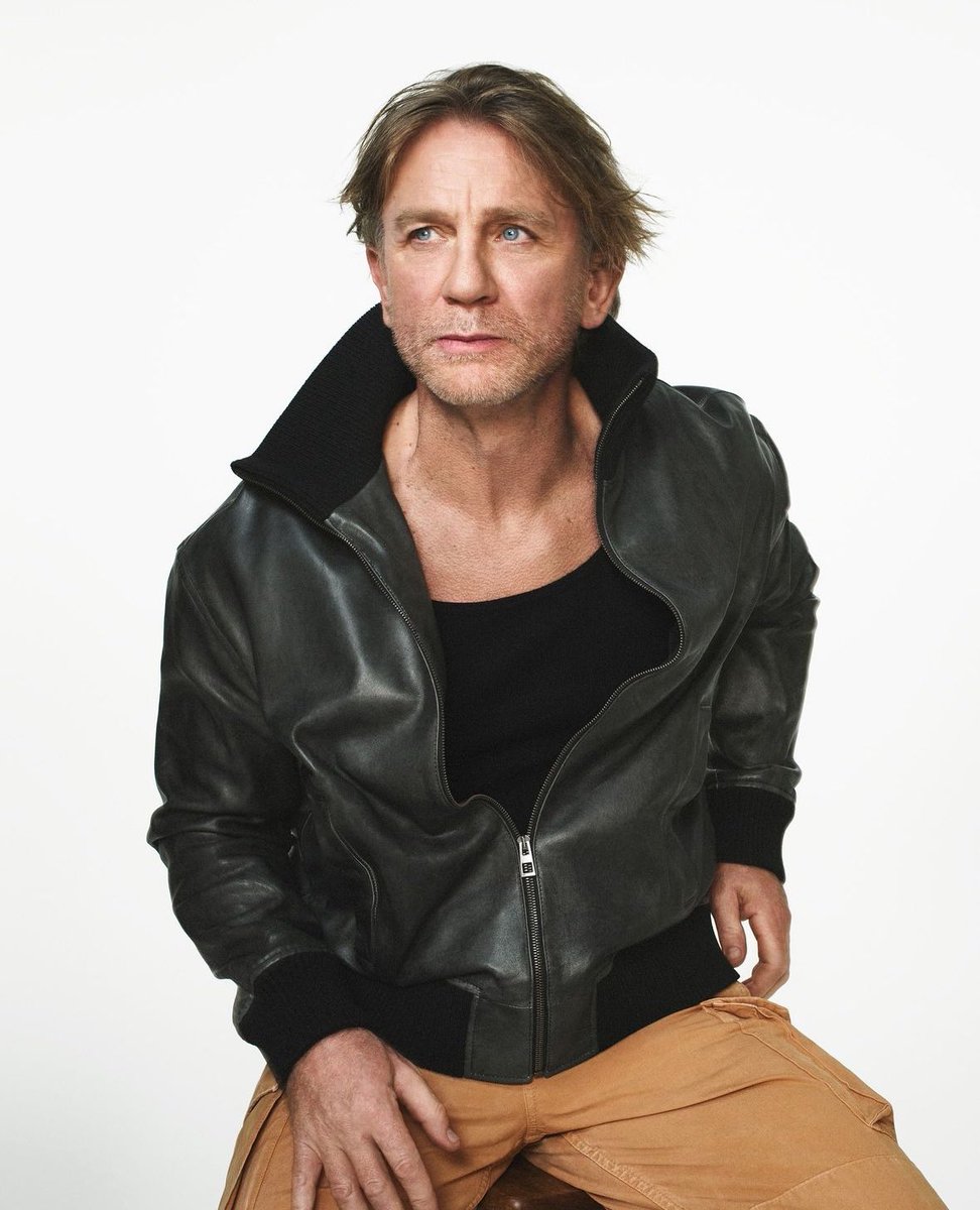 FilmUpdates's tweet photo. Daniel Craig for LOEWE https://t.co/t1BZD9HPzX