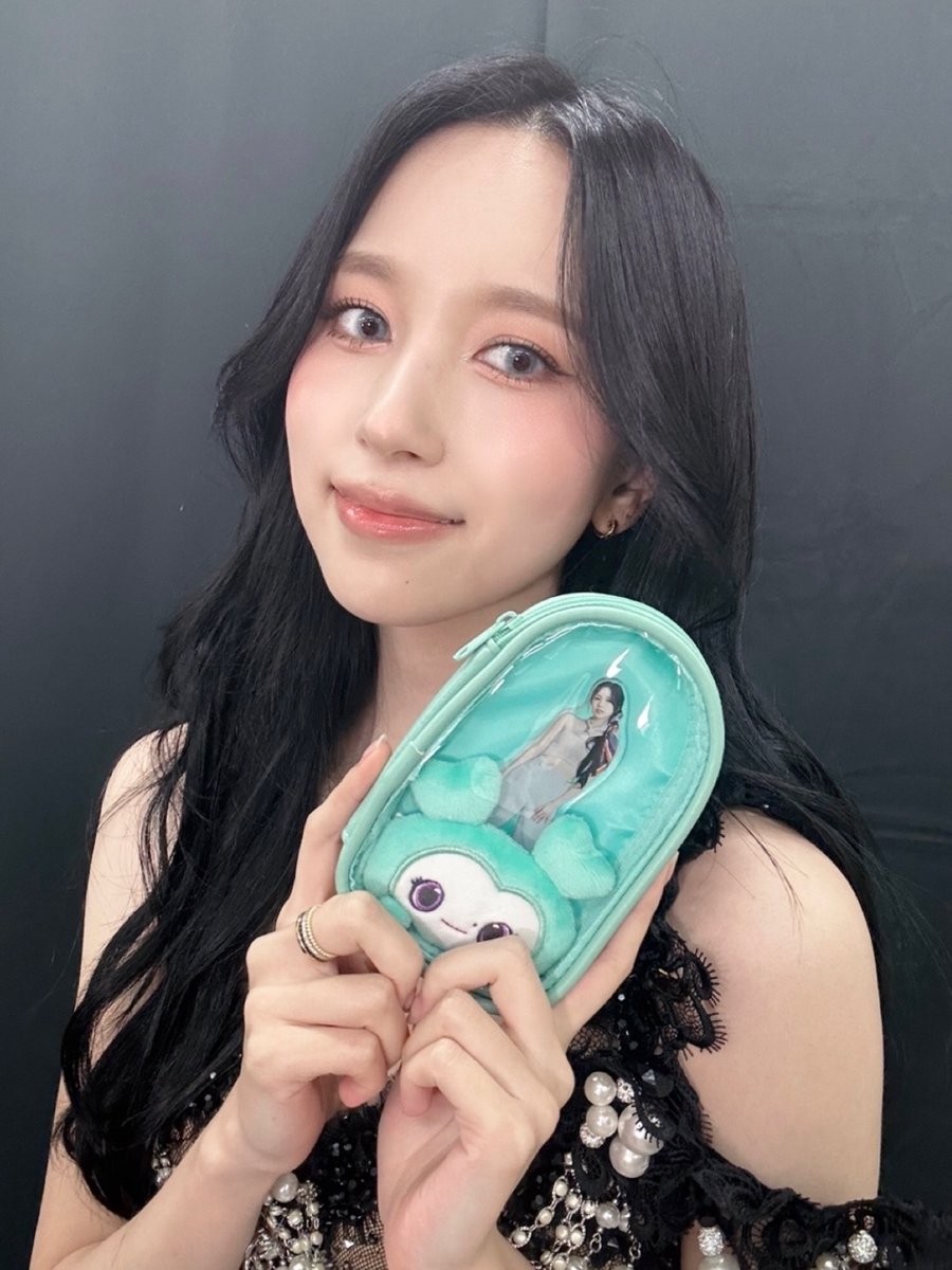 godmitzu's tweet photo. PRETTY MINA https://t.co/LIgq4Hz27s