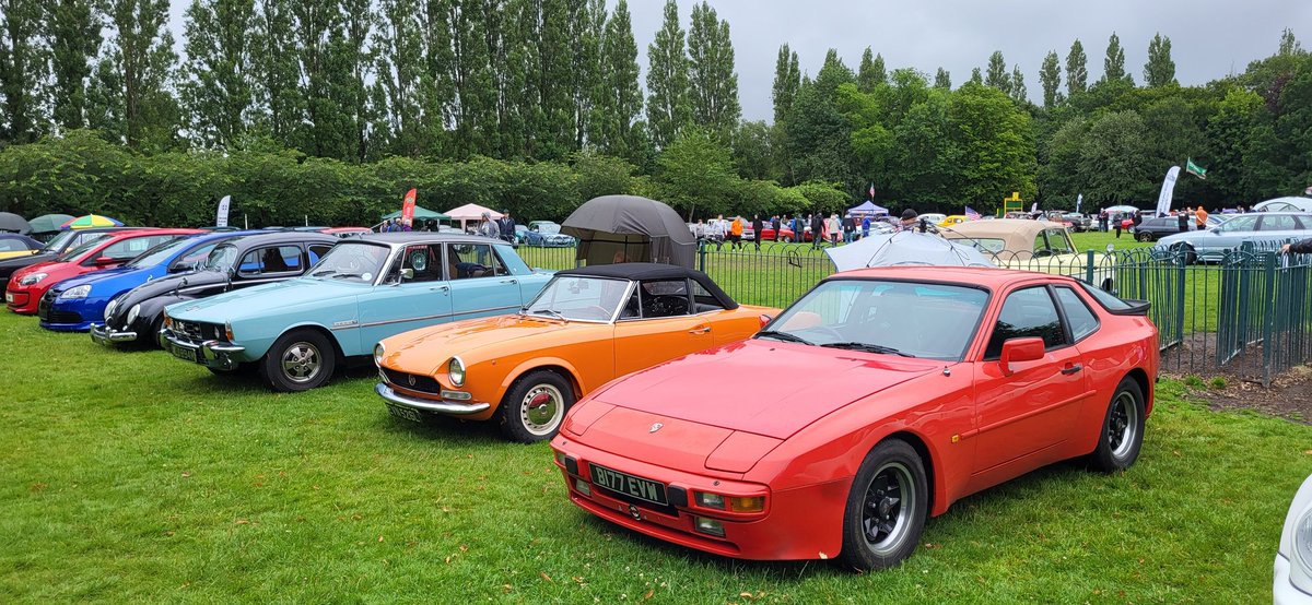 HiKennys's tweet photo. This place reminds me of one of my favourite car shows - #Glossop but with even worse visitor parking.
You will see a few of these vehicles again in a couple of weeks time..
#BeenWarned #Didsbury https://t.co/1bnGsUlJiI