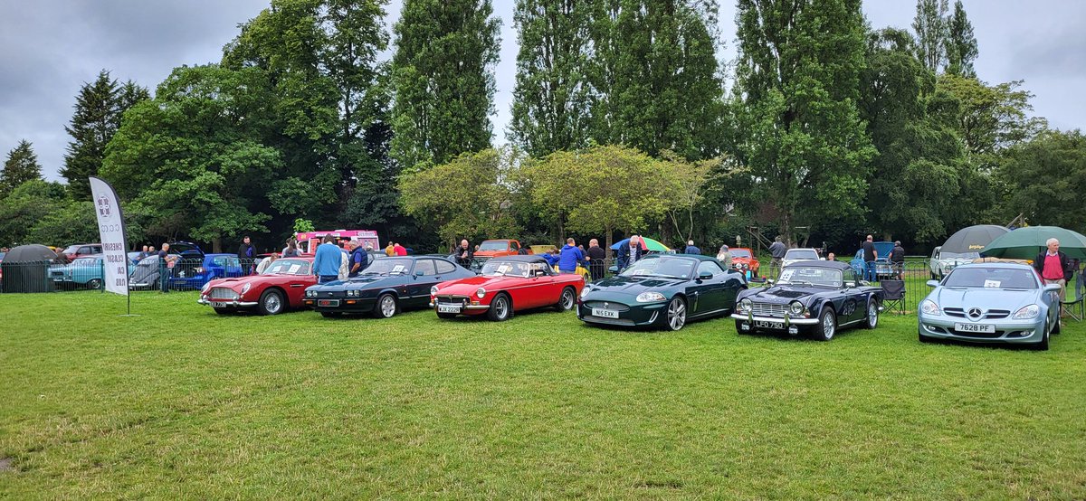 HiKennys's tweet photo. This place reminds me of one of my favourite car shows - #Glossop but with even worse visitor parking.
You will see a few of these vehicles again in a couple of weeks time..
#BeenWarned #Didsbury https://t.co/1bnGsUlJiI