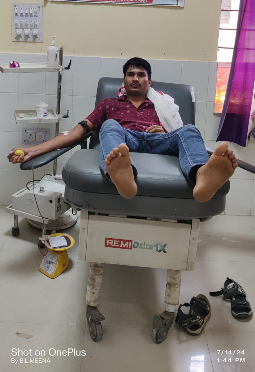 Meenaji0786's tweet photo. आज श्री रामकरण जोशी राजकीय जिला चिकित्सालय दौसा में मरीज पूजा मीना जी ( ठिकरया ) के लिए दिलराज मीना जी ( जिला - दौसा ) ने अपने जीवन का पहला #A_POSITIVE ब्लड डोनेट किया।
Thank you bhaiya 😊🙏
#Aryan_Foundation
#We_build_Humanity
Call & WhatsApp - 9414254299 https://t.co/1LuBW8oIFe