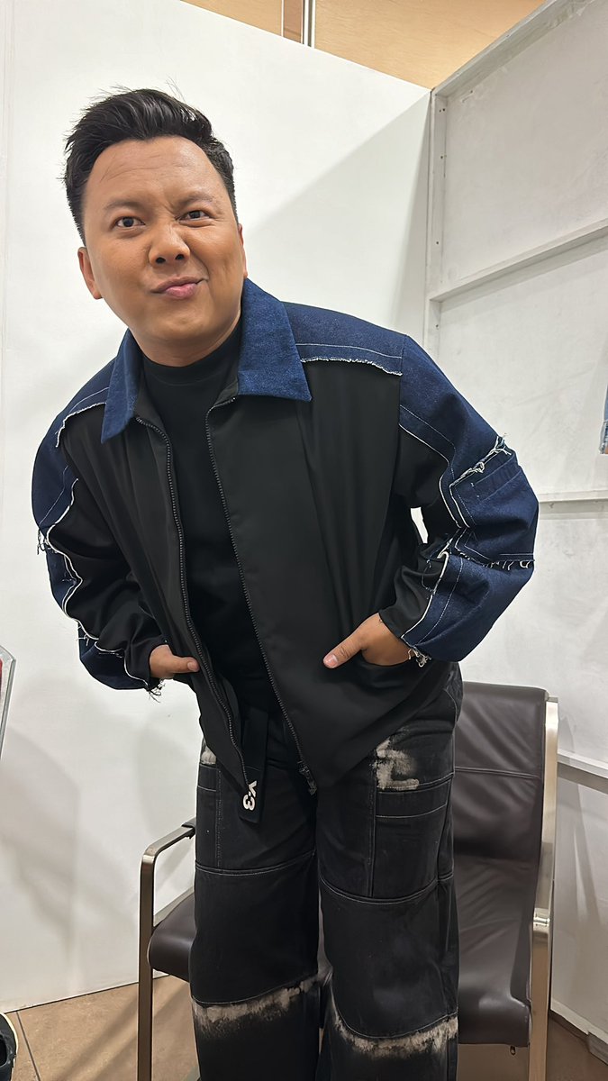 Radin_Era's tweet photo. The final #thehardestsingingshow #thss @CTNurhaliza11 @NabilAhmad83 https://t.co/x1KepwLXLi