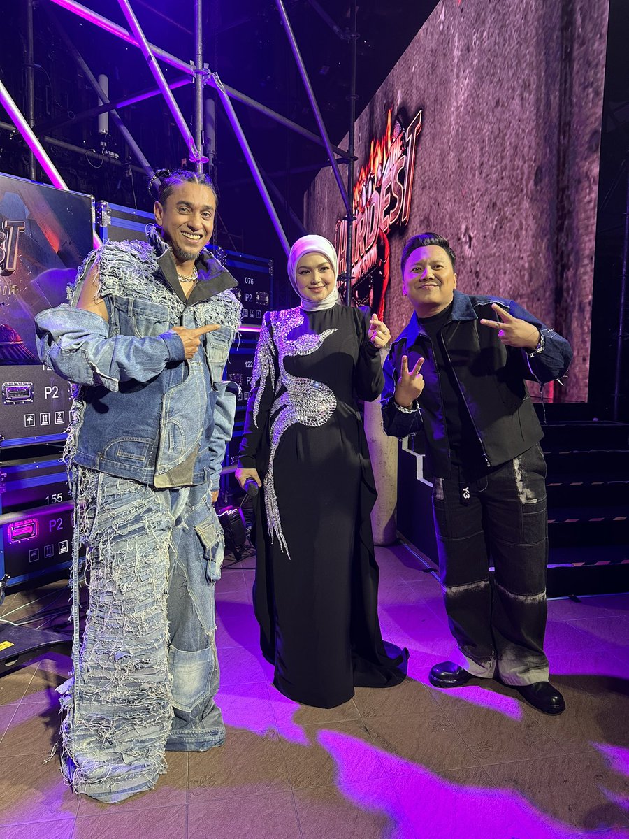 Radin_Era's tweet photo. The final #thehardestsingingshow #thss @CTNurhaliza11 @NabilAhmad83 https://t.co/x1KepwLXLi