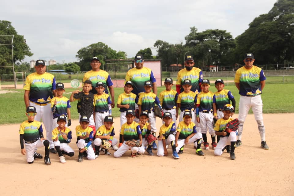 FEVEBEISBOL's tweet photo. #Nacionales2024 ⚾️🇻🇪

Imágenes 📷 de la segunda jornada del XXXVII Campeonato Nacional Formación (Sub-8).

#Zulia sé enfrenta a #NuevaEsparta en #IPSFA 🏟️

📷 @argenis_lugo
💻 https://t.co/h8qpRGHTpk

#FEVEBEISBOL
#SembrandoBeisbol https://t.co/bePLWELcEm