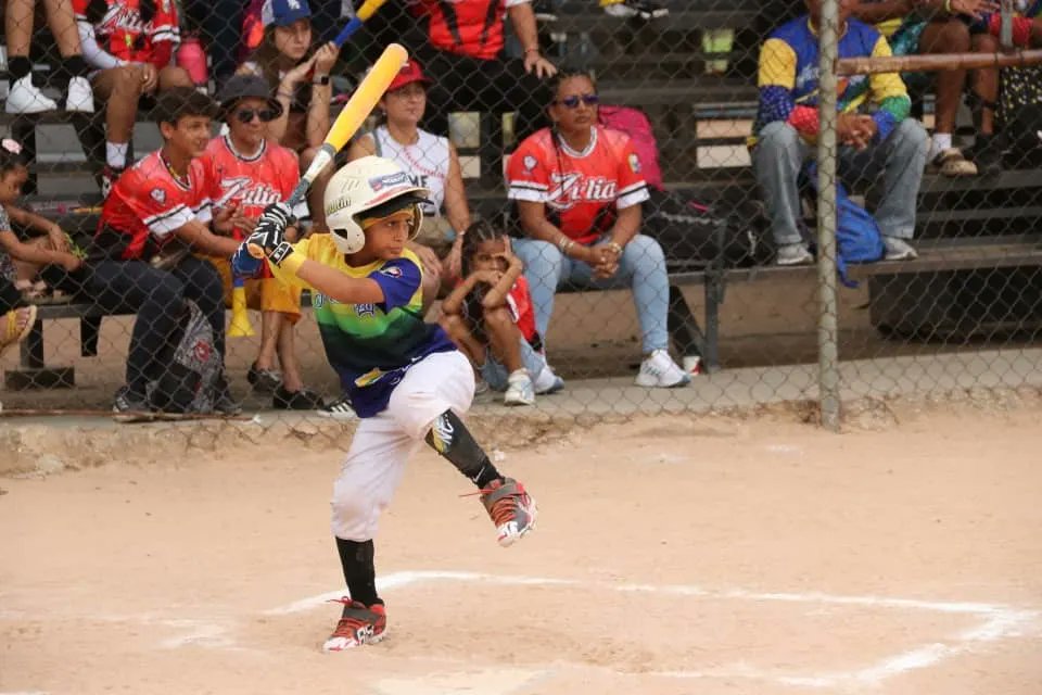 FEVEBEISBOL's tweet photo. #Nacionales2024 ⚾️🇻🇪

Imágenes 📷 de la segunda jornada del XXXVII Campeonato Nacional Formación (Sub-8).

#Zulia sé enfrenta a #NuevaEsparta en #IPSFA 🏟️

📷 @argenis_lugo
💻 https://t.co/h8qpRGHTpk

#FEVEBEISBOL
#SembrandoBeisbol https://t.co/bePLWELcEm