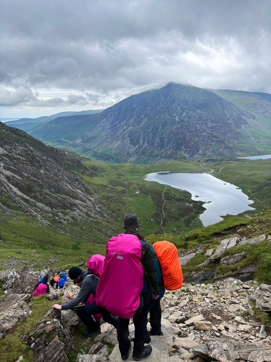 MissECollierDGS's tweet photo. Not an easy scramble, but the views are worth it! #GoldDofE @GeogAttwell @DartfordGS https://t.co/b4xsNdPMrY