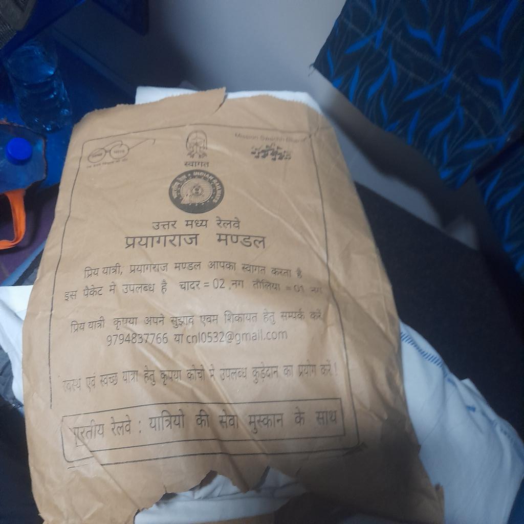 rajeshsinhacktd's tweet photo. @RailMinIndia @RailwaySeva pnr 2545731725 Linen given in open packet. No towel inside. Even after requesting the attendant to provide towel, did not get it. Photo annexed
Mo 9450223137 https://t.co/uFhqfcF4pY