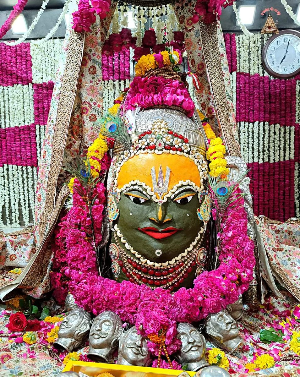 ॐ श्री महाकालेश्वराय नमः
दिनांक 14 जुलाई 2024 को ज्योतिर्लिंग भगवान श्री महाकालेश्वर जी का संध्याकाल आरती श्रृंगार दर्शन 🙏🙏🙏🙏🙏🙏🚩🚩🚩🔱🔱🔱🔱🔱🔱