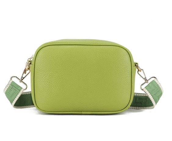 🚨NEW ARRIVAL🚨

This fabulous camera style handbag is perfect for summer

Comes complete with a canvas strap
Gold coloured fixings
Back zipper pocket

no14gifts.co.uk/p/camera-style…
