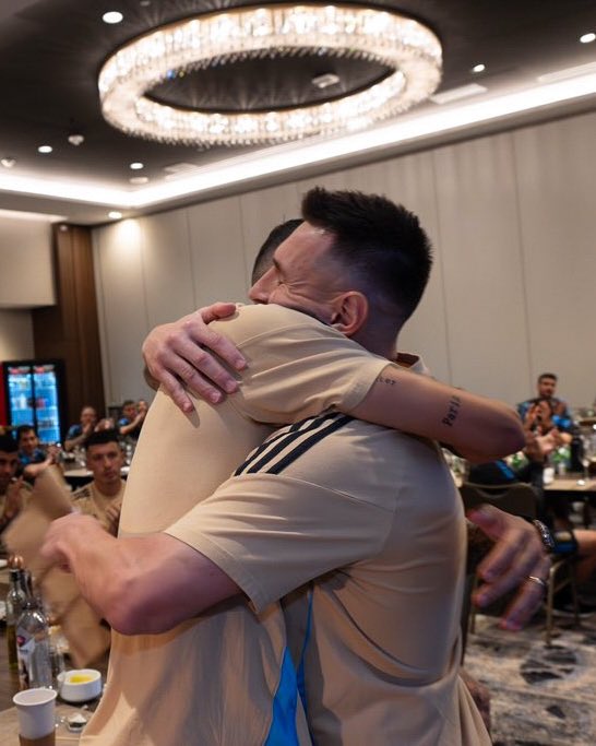 AFASeleccionEN's tweet photo. We can only say one thing: thank you, Ángel! 🫶🥹 https://t.co/V2xfP9zJDg