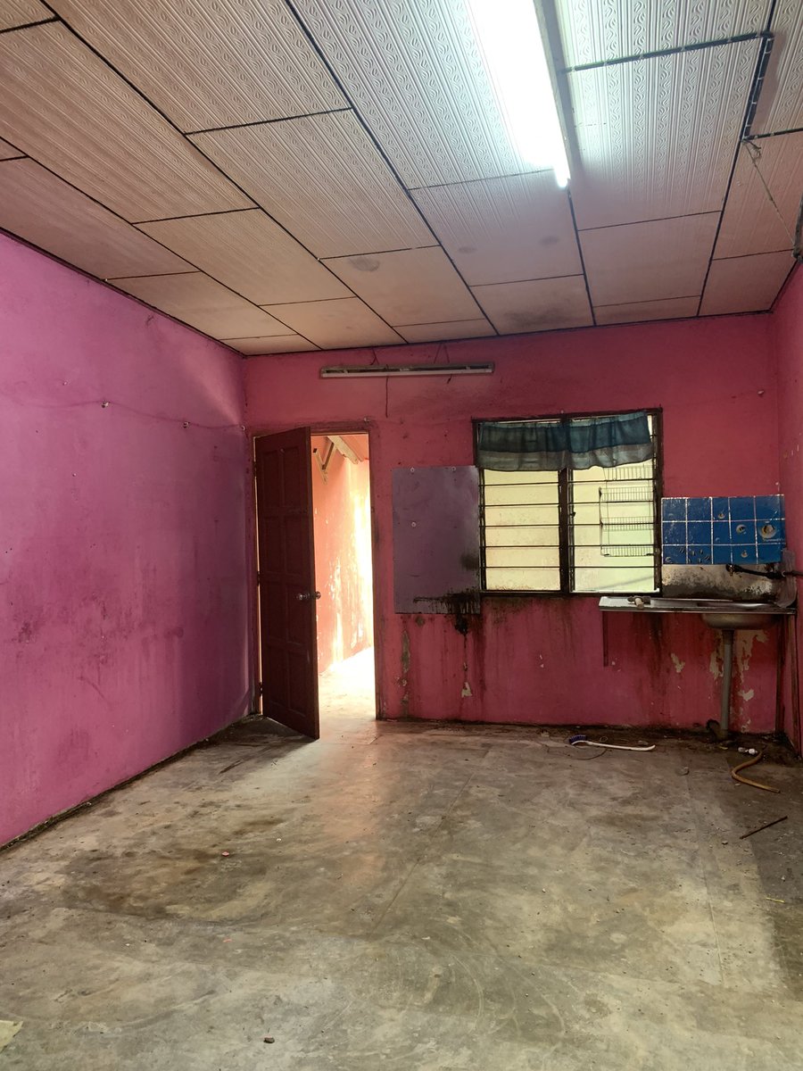 godblessned's tweet photo. Progress renovation rumah sewa omak den. Dekat luar tenang ya, masuk dalam mengucap tengok keadaan rumah. Jadi kita decided nak reno takat termampu ja. https://t.co/v4ujZ7YEVt