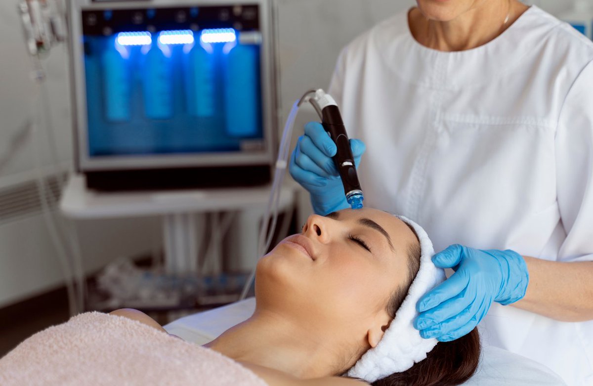 TheBeauteLife's tweet photo. HydraFacial Before and After: My Experience with This Popular Facial https://t.co/2j7pUkNZgZ via @TheBeauteLife https://t.co/LlwcxXb8sJ