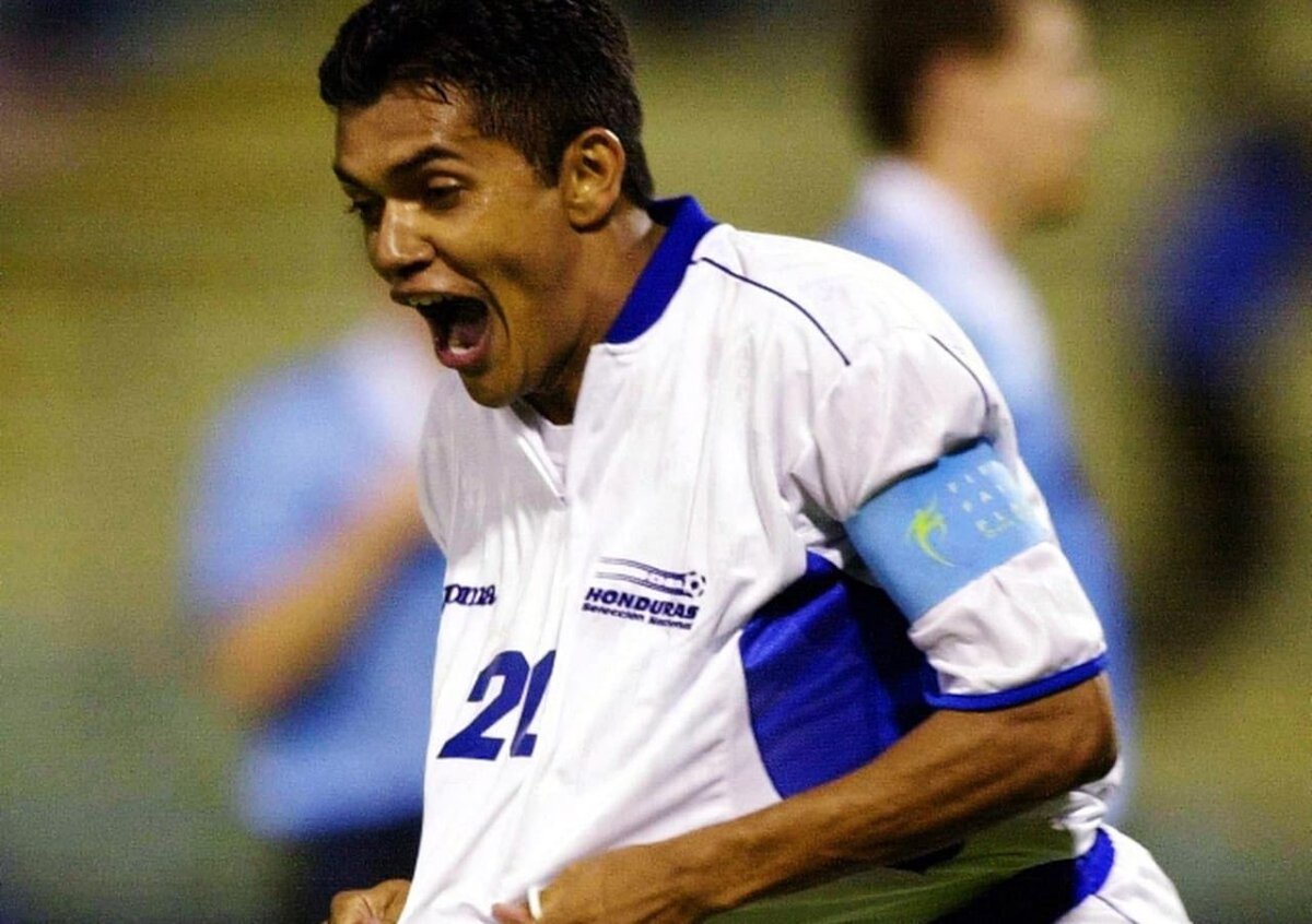 chacofunesjr's tweet photo. Hoy finaliza la Copa América y el hondureño Amado Guevara seguirá siendo el ÚNICO futbolista de la historia de la CONCACAF en ser elegido el mejor jugador del certamen. 

En 108 años, asi están distribuidos los MVP:

🇺🇾: 15
🇧🇷: 10
🇦🇷: 12
🇨🇱: 4
🇵🇪: 2
🇭🇳: 1
🇵🇾: 1
🇧🇴: 1
🇨🇴: 1 https://t.co/2xX2seXEzk