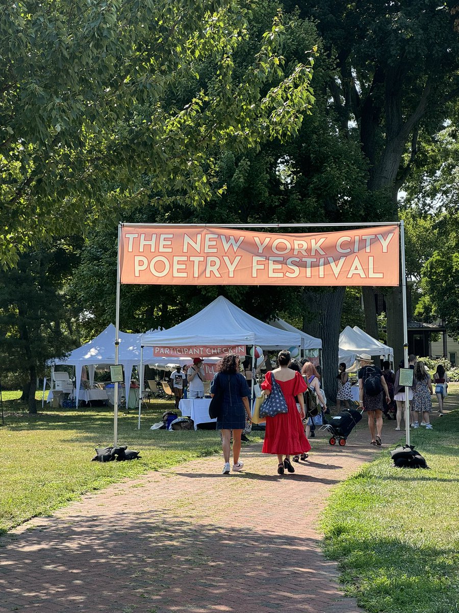 amy_grech's tweet photo. I have arrived! #NewYorkPoetryFestival @Gov_Island https://t.co/egMTSx2Vg9