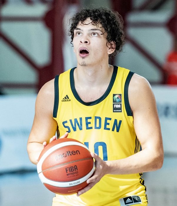 Max Andersson 🇸🇪 in the win over Ukraine in the FIBA U20 Division B tournament 

22 points
9 boards
7 assists 
5 steals 
8-11 FG
4-6 3P
2-2 FT

The 6’4 PG could be an incredible addition to a D1 team if he’s interested as a big body playmaker who can shoot and has tons of