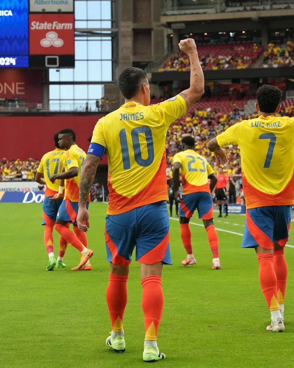 santiorozcocr's tweet photo. Gracias @FCFSeleccionCol 🙏🏽 Cada jugador ha representado la diversidad de nuestras regiones, el empuje de su gente y el talento deportivo de los colombianos 🏆Gracias por enseñarnos que sí es posible soñar en grande y unirnos en un mismo propósito colectivo #VamosImparables🇨🇴 https://t.co/QS8YHB1QTN