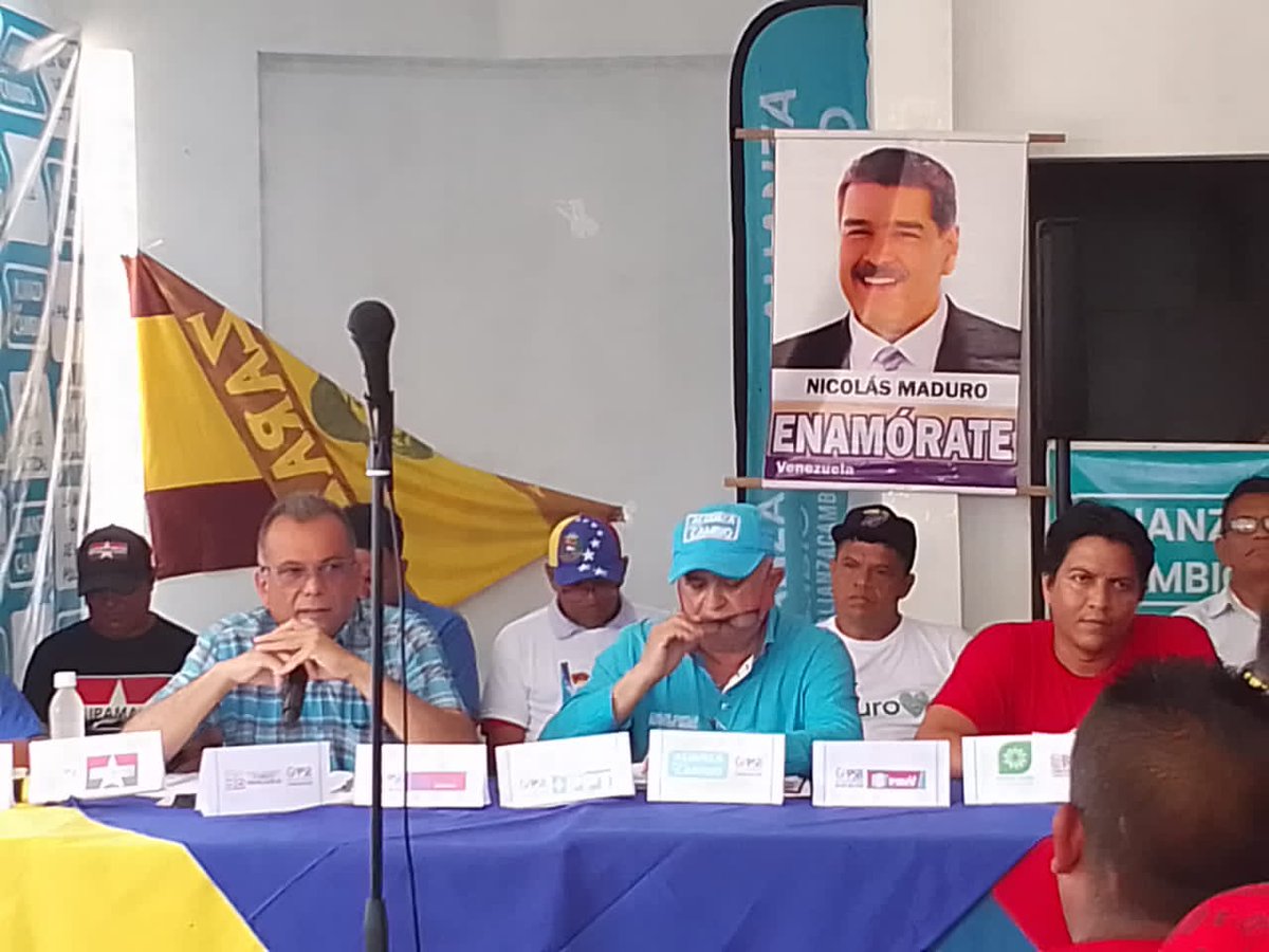 Fuerzas Patrióticas ‼️

En la Atenas de Guarico <a href="/tupamarozaraza4/">Tupamaro Zaraza</a>, el <a href="/GPPSB/">GPPSB</a>  en una sola voz respalda  incondicionalmente a nuestro Candidato <a href="/NicolasMaduro/">Nicolás Maduro</a> ..

Hasta la Victoria Siempre 🔴⚫✌️

<a href="/TupamaroMRT_/">Movimiento Revolucionario TUPAMARO Vzla.</a>
<a href="/dcabellor/">Diosdado Cabello R</a>