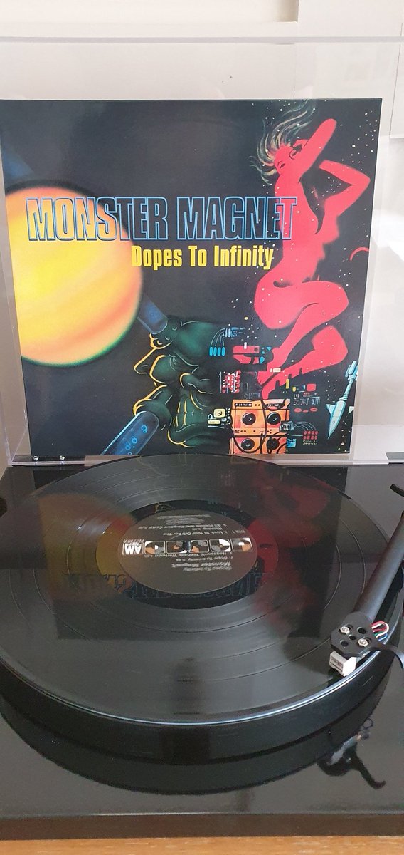 bigeuzi's tweet photo. #NowSpinning @monstermagnetnj #DopesToInfinity #StonerMetal #SpaceRock #vinylcollection https://t.co/tZ1So5G3Se