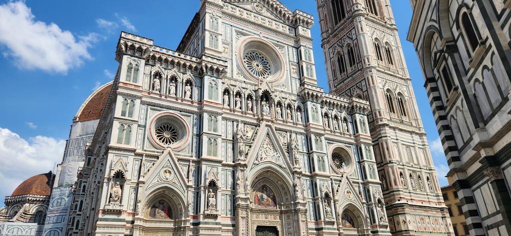 TravelinTonyG's tweet photo. Welcome to Florence!  What a fantastic city, full of art and architecture from centuries ago.  So many stunning things to see! https://t.co/ZeBGVixmKP