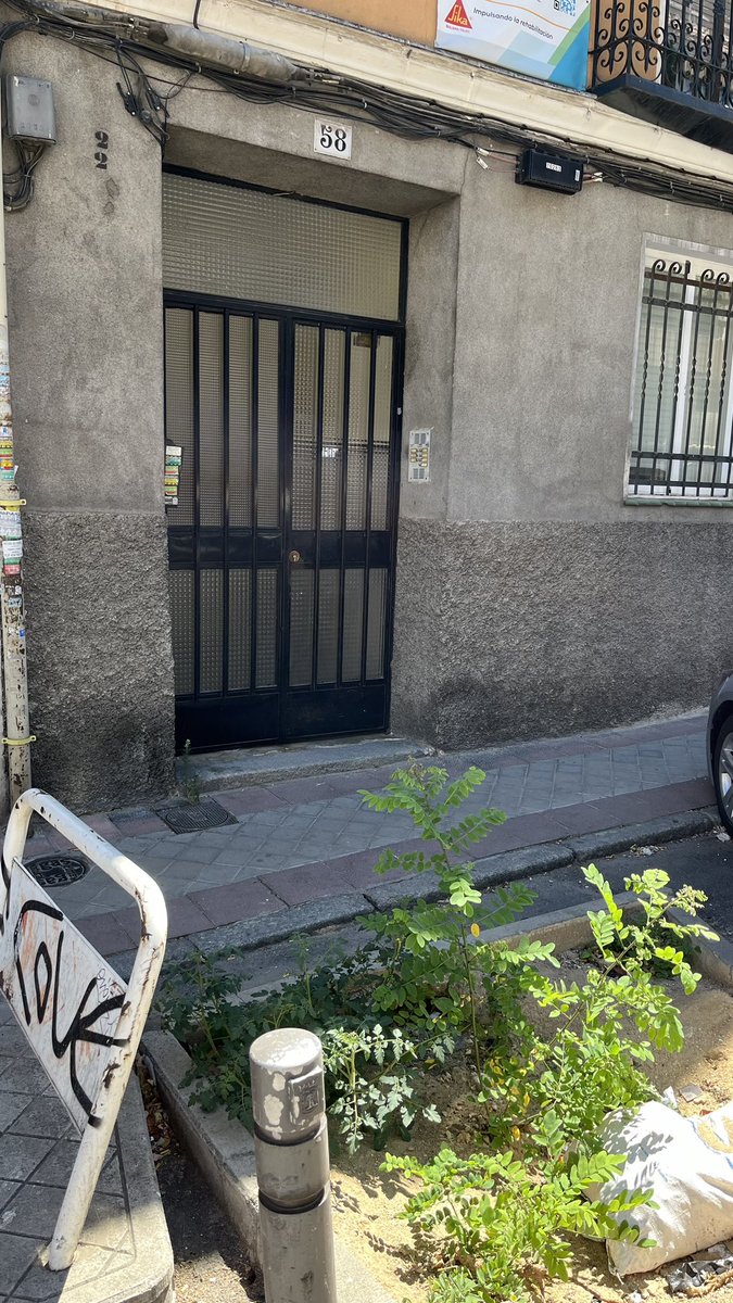 antonio91hg's tweet photo. @JMDSalamanca Desde hace meses se cayó el árbol de nuestro portal en la calle francisco navacerrada 58. A día de hoy, aún no se ha repuesto. Por favor, ¿pueden volver a plantar el árbol? 
Muchas gracias https://t.co/Z80z88eElJ