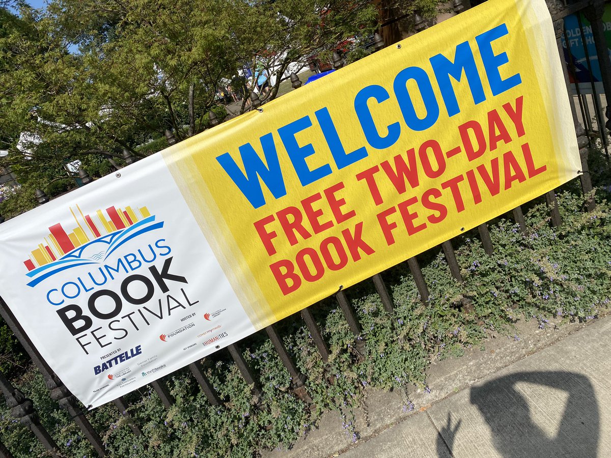 day 2 of my favorite book event of the summer!! in the library we trust 📚✨