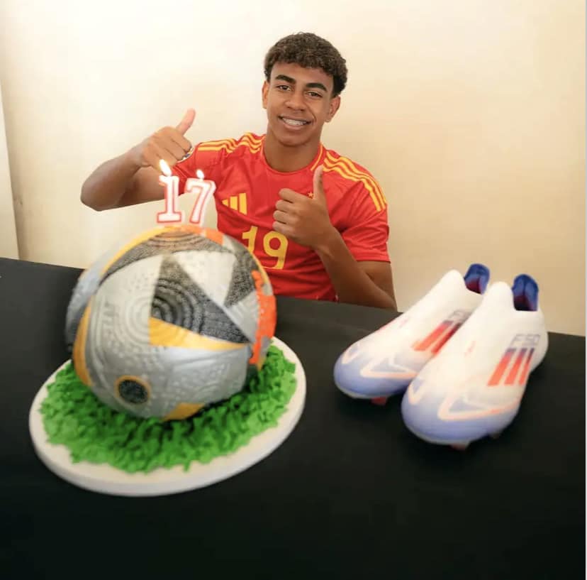 Super_Realtu's tweet photo. 🏆 ⚽️ The EURO 2024 final is here! England vs. Spain in Berlin – who will take home the trophy? I'm cheering for Spain! 🇪🇸  Let's enjoy an epic night of football!  Also, happy birthday to my favorite player, Lamine! 🎂 https://t.co/AePzXjkjAi