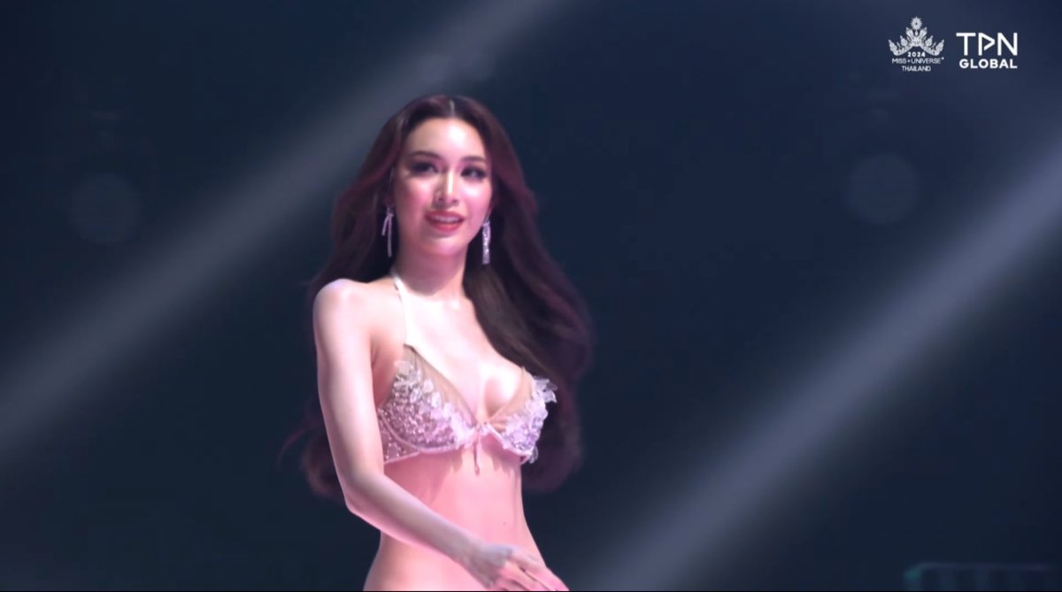 ASmilenw's tweet photo. หรือแม่ฮ่องสอนจะปาด เดินเหมือนลอยมา ใครมงไม่รู้แต่ต้องได้เป็นดาราแน่ ออร่าพุ่งมาก
 #MissUniverseThailand2024 https://t.co/t0tT0BaoMC