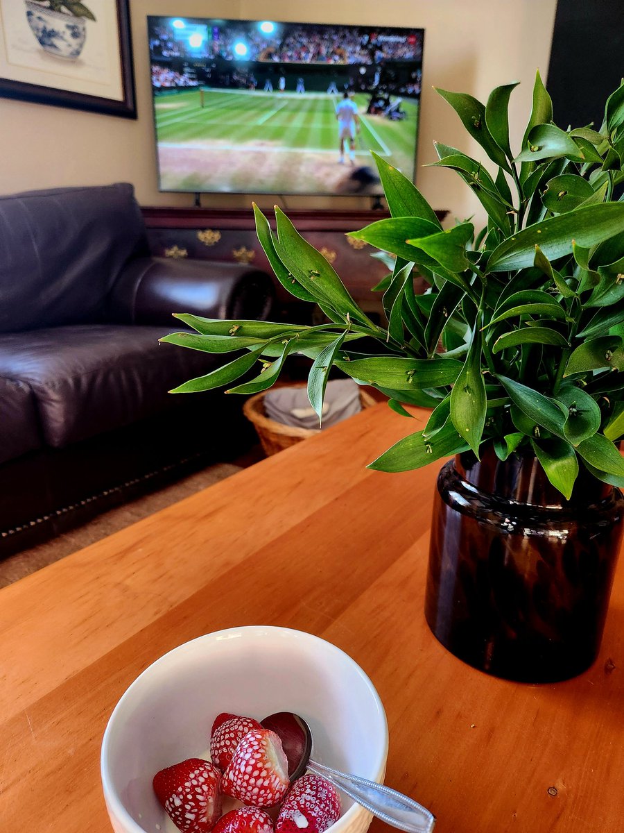 berghouse's tweet photo. Wimbledon without strawberries would be like tennis without balls!
.
.
.
#Wimbledon #tennis #travel #northerndrakensberg #countrycottages #southafrica https://t.co/AEiVp5htwJ
