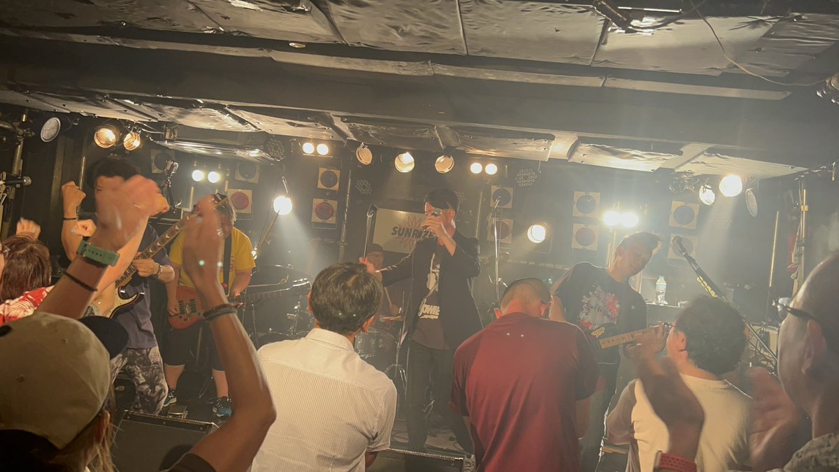 oriakibomber's tweet photo. 一日経ってしまったけど、LUSH TIME楽し過ぎたー!!!!
ほんと原点であり人生だった
大好きな人達が一堂に集まって、来場者の皆さんも懐かしい顔ばかりで、大好きだったライブをまた観ることができて、ほんと最高の人生だー。
あの場にいた全ての人に感謝🥹🫶✨
#TRANSE #TEAMLIGHTS #THEHEAVYMOOM https://t.co/m5iSvLBPnU
