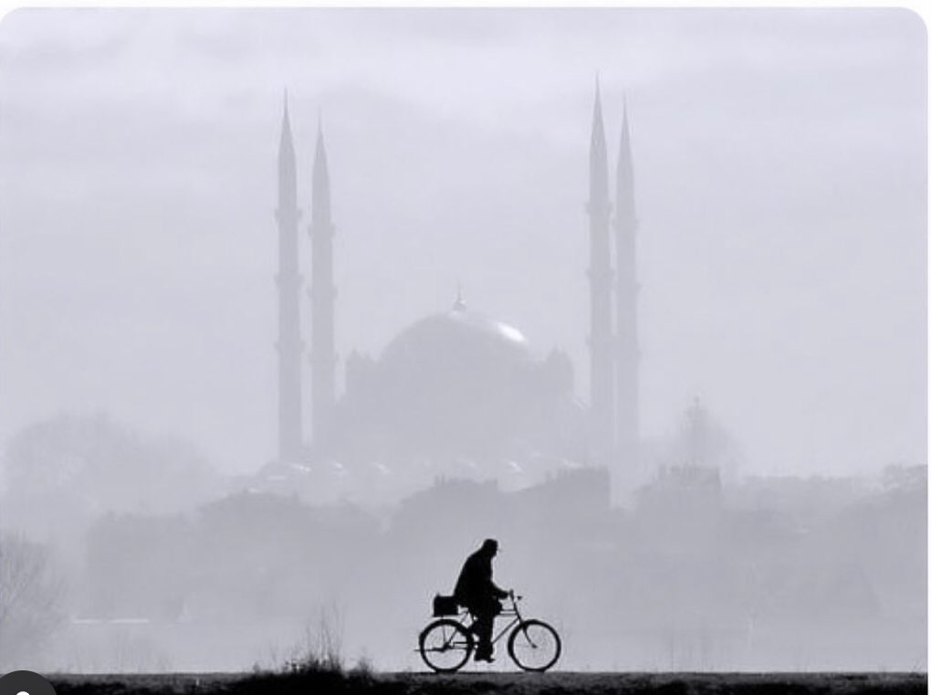 İnsan bir yolcudur. Sabâvetten gençliğe, gençlikten ihtiyarlığa, ihtiyarlıktan kabre, kabirden haşre, haşirden ebede kadar yolculuğu devam eder.