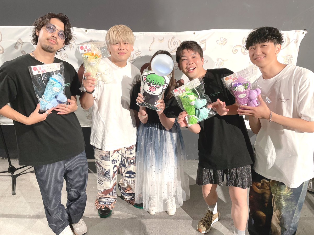 _0105_m's tweet photo. 花だよりツアー完走お疲れ様でした！💐
3ヶ月ほんとに早かった…😭
10公演参加で、どの公演もたくさんの幸せ貰えました💞
これからも素敵な音楽をを届け続けれますように…✨️

オバトン最幸です！！🫶🫶🫶
 
#オバトン
#花だよりツアー https://t.co/tdDqrV5lfI
