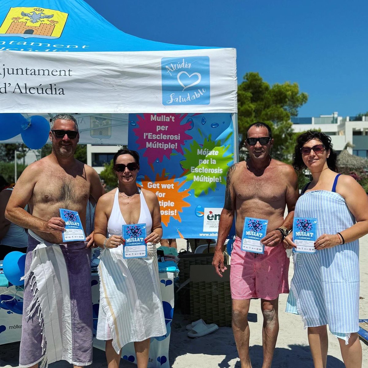 PpAlcudia's tweet photo. 🌊 El PP d’Alcúdia un any més ens sumem per a donar suport a la malaltia de l’esclerosi múltiple mullant-nos en la mar.
Agraïm el treball diari que realitzen des de ABDEM 🙏🏻
#malaltia #mullatperlesclerosimultiple #ABDEM https://t.co/iyGmVdyTGR
