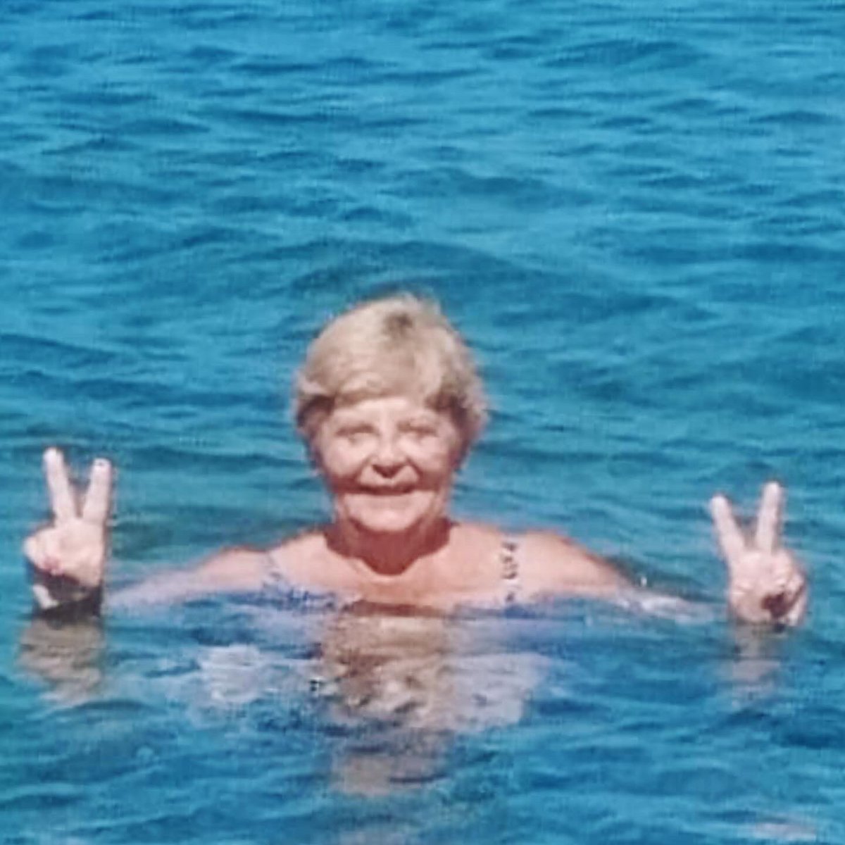 PpAlcudia's tweet photo. 🌊 El PP d’Alcúdia un any més ens sumem per a donar suport a la malaltia de l’esclerosi múltiple mullant-nos en la mar.
Agraïm el treball diari que realitzen des de ABDEM 🙏🏻
#malaltia #mullatperlesclerosimultiple #ABDEM https://t.co/iyGmVdyTGR