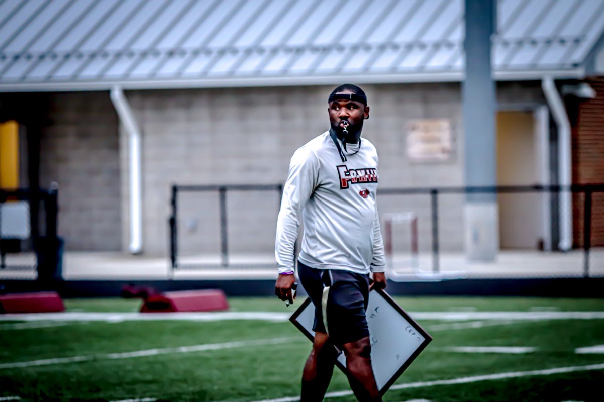 CoachHeem1's tweet photo. #UpdateProfilePic 🦅🏈 https://t.co/5DXo1Pp5hu