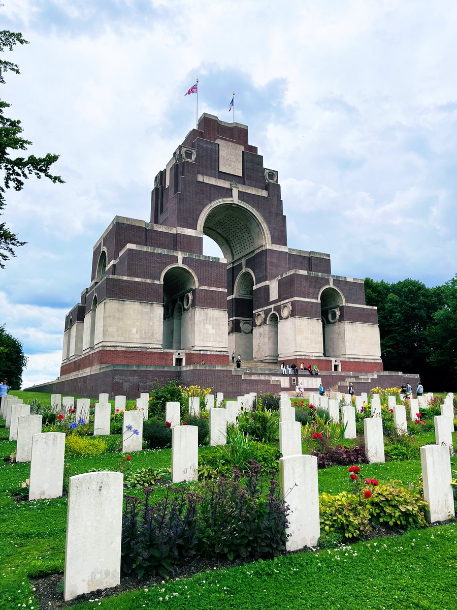 unityhistory's tweet image. We have just visited Thiepval. There are over 72 000 names of soldiers who died but have no known grave @UnityBlackpool