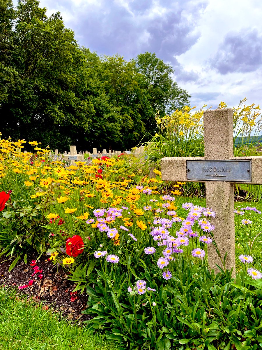 unityhistory's tweet image. We have just visited Thiepval. There are over 72 000 names of soldiers who died but have no known grave @UnityBlackpool