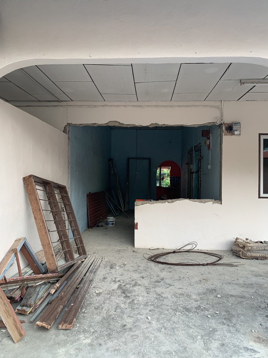 godblessned's tweet photo. Plan asal macam takda nak pecahkan mana mana part dalam rumah, tapi kita ikut jalah pendapat orang dewasa. https://t.co/pByfTwwkFO