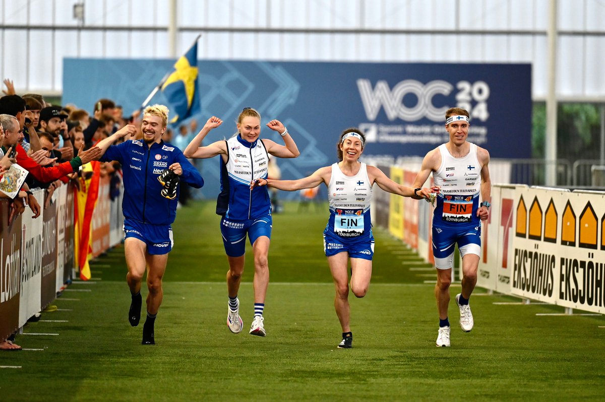 Venla Harju ankkuroi Suomen suunnistuksen MM-kisojen sprinttiviestissä historiallisesti toiseksi. 

❤️🤍 Onnea Venla ja koko Suomen joukkue 🥈💙🤍

<a href="/SuunnistusSSL/">Suunnistusliitto</a>  <a href="/VenlaNi/">Venla Harju</a> 
#suunnistus #orienteering #munseura #pyrintö

📷 Kristina Lindgren <a href="/IOForienteering/">IOF Orienteering</a>