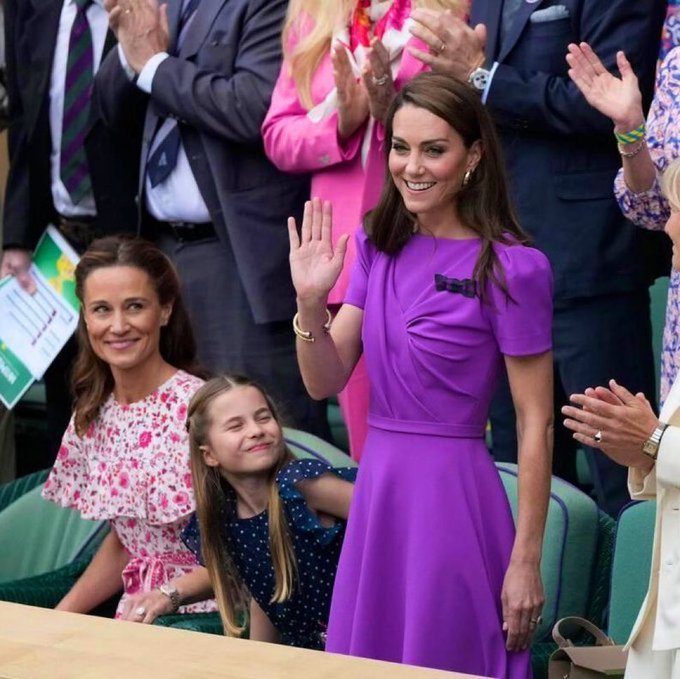 sow_crypto's tweet photo. The Three Muskerteers 🥰❤️
A Family that plays together stays together.😊
#PrincessofWales #PrincessCatherine #RoyalFamily #PrincessCharlotte #wimbeldon2024 #WimbeldonFinal #CatherinePrincessOfWales #PippaMatthews #PippaMiddleton #Middletons https://t.co/pIDMzCJVPd