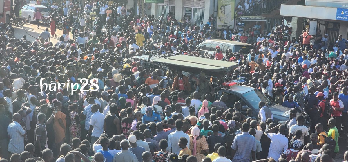 Harip28's tweet photo. Taxi caught fire in jinja town clive road. 
RIP. 
#jinjanews https://t.co/bI3i068XXH