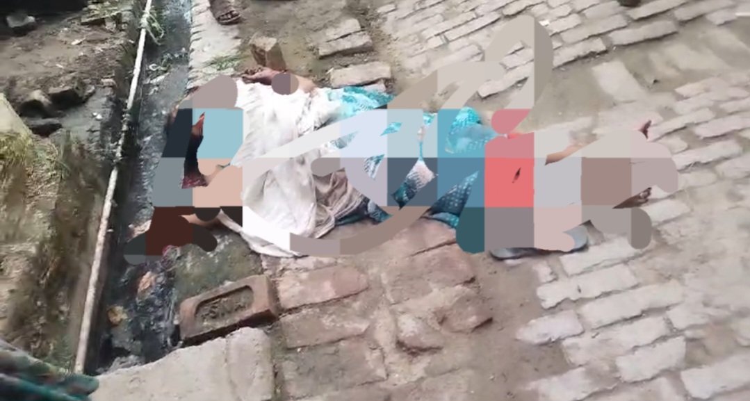 ramkeshanpatel's tweet photo. @Uppolice @ADGZonPrayagraj @kaushambipolice कौशाम्बी: धारदार हथियार से काट कर चाची को उतारा मौत के घाट। चारा काटने के धारदार हथियार से किया निर्मम हत्या। घर के बाहर चाची के गले पर किया कई वार। चरवा थाना क्षेत्र के समसपुर गाँव की घटना। https://t.co/Cht4QkLBce