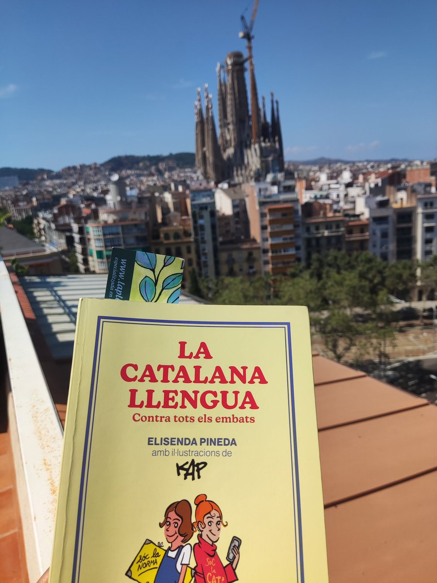 raquiche's tweet photo. Aquest llibre de l'@elisenda_pineda i el @kapdigital... Com podria dir-ho, és com un xut de catalanitat directe en vena embolcallada amb aquest humor tan nostrat perquè sembli q no fa tan mal i treure-hi ferro. M'han encantat les comparatives del que passava al S.XV ... https://t.co/QQ3N7qmPOC